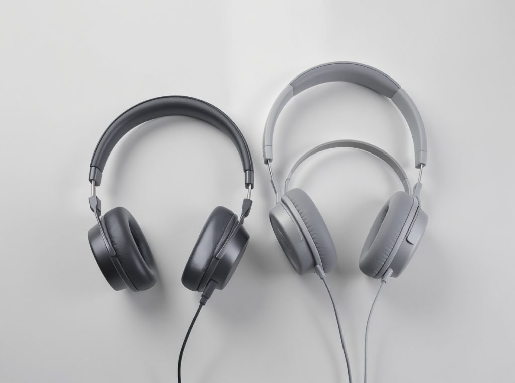 Balanced wireless and wired headphones comparison summary showing equal benefits