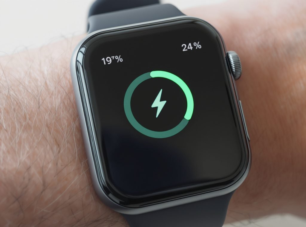 Smartwatch charging indicators battery percentage lightning bolt animation